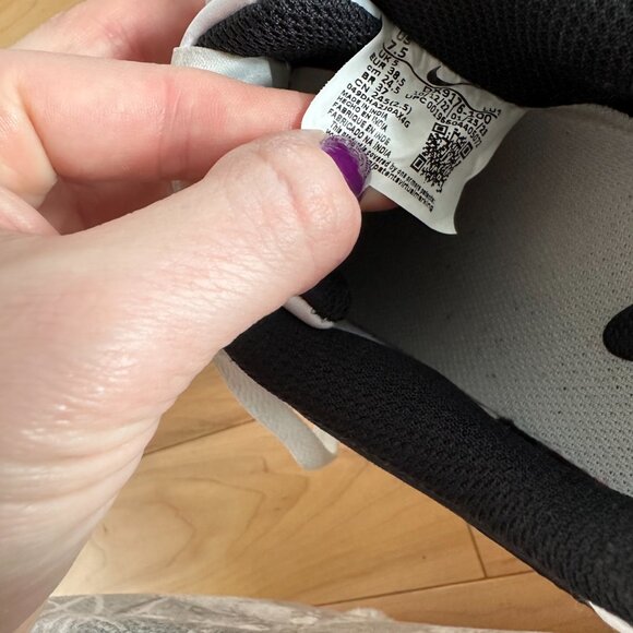 Nike Gamma Force Sneakers - Picture 3 of 3